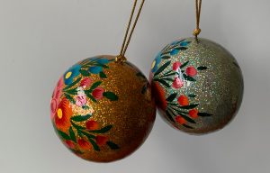 Decorative Baubles: Pot Luck Selection - Image 6